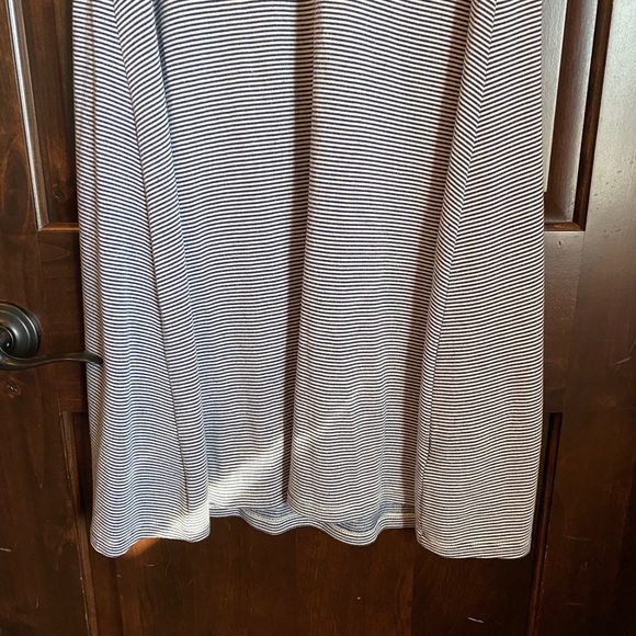 Boutique brand white and navy microstripe dress - Picture 2 of 9